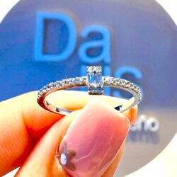 Anillo oro Blanco con Piedra Cuadrada