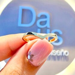Anillo de oro en V