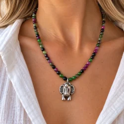 Choker de Raiz de Rubi y Esmeraldacon Dije De Elefante