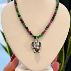 Choker de Raiz de Rubi y Esmeraldacon Dije De Elefante