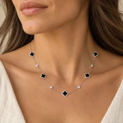 Gargantilla Van cleef con Virolas y Onix